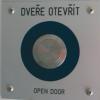 Johnny servis mobilní toalety - automatické otvírání dveří Johnny servis mobilní toalety